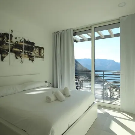 Simon's Place View *