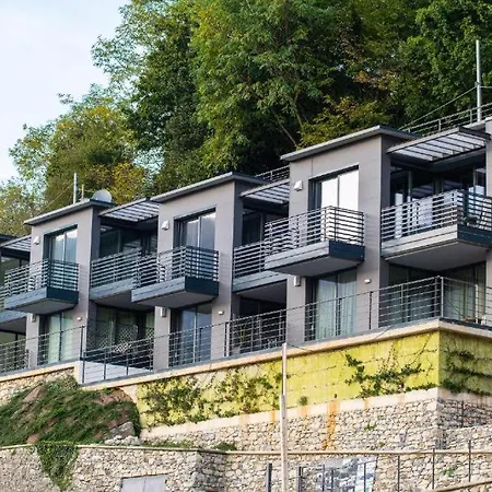 Simon's Place View Nesso