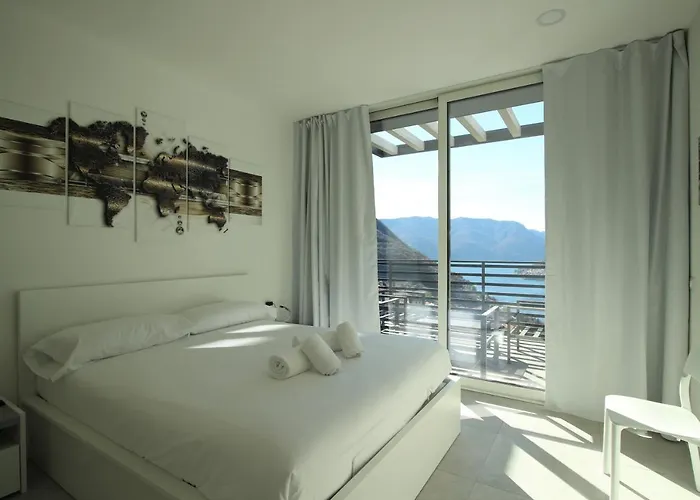 Simon's Place View *