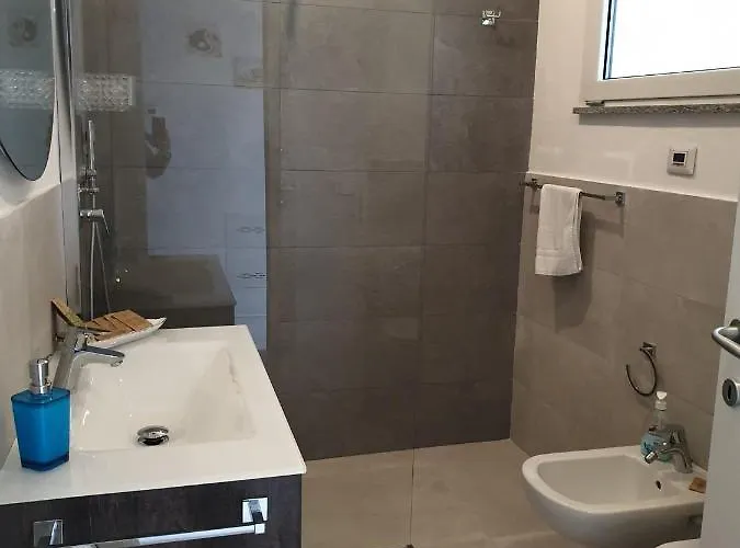 Simon's Place View *